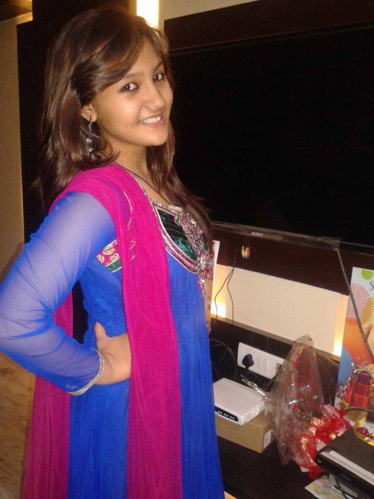 Aashika Bhatia wiki, age, family, serial, movies, biography 4 Aashika Bhatia Actress Photos 3