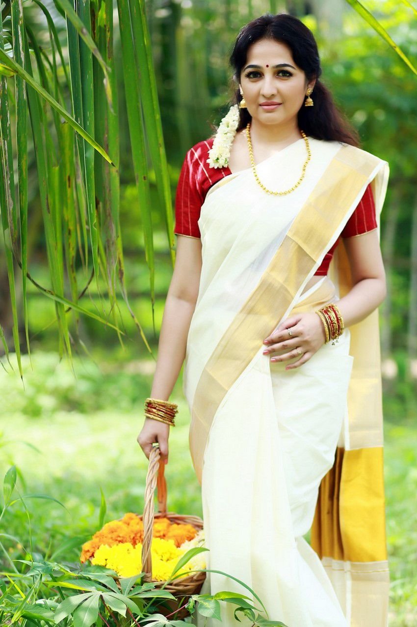 Aavaana Photoshoot In Kerala Traditional Saree 3