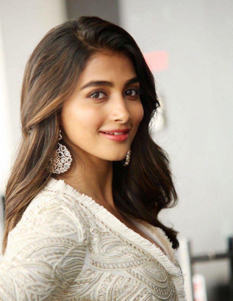 Pooja Hegde Age, Family, Husband, Movies, Biography - BREEZEMASTI