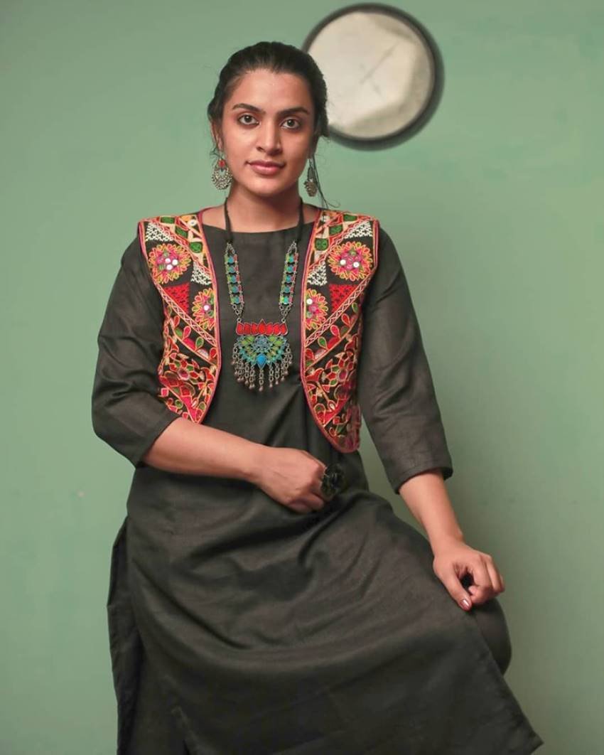 Vanditha Manoharan Age, Husband, Family, Movies, Biography 4 Actress Vanditha Manoharan Photos (1)