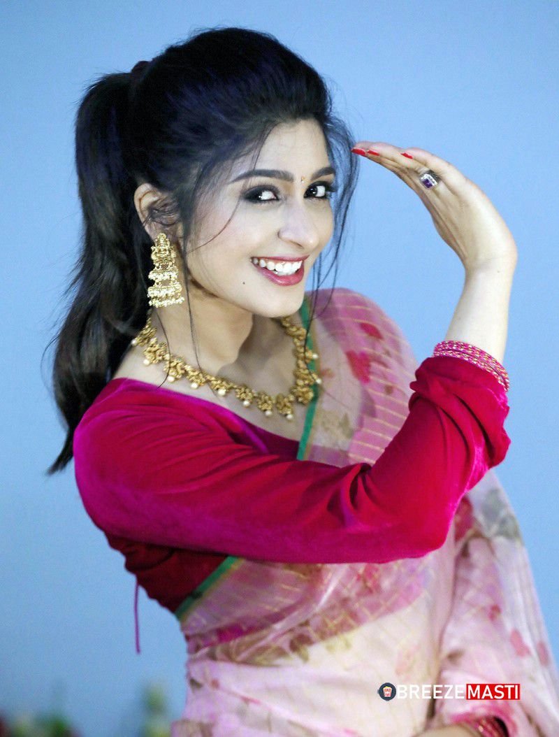 Aditi Prabhudeva Kannada Actress Images