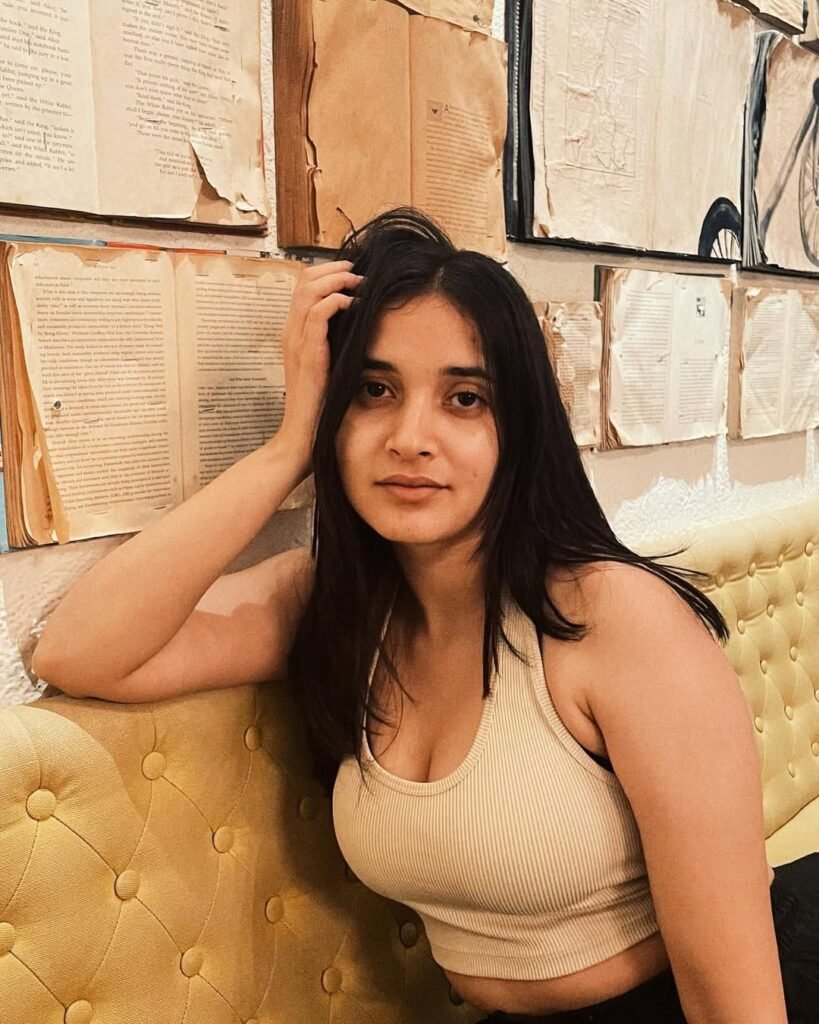 Aishwarya Ojha Age, Family, Husband, Movies, Biography 2 Aishwarya Ojha Actress New Photoshoot