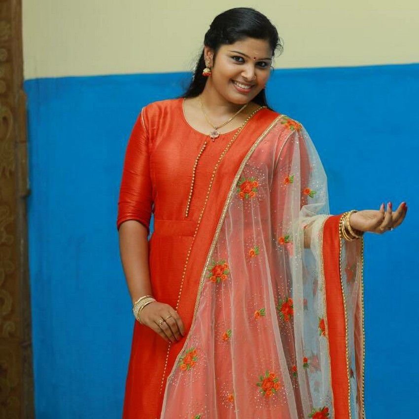 Akhina Shibu age, family, husband, serial, biography 2 Akhina Shibu Actress Photos