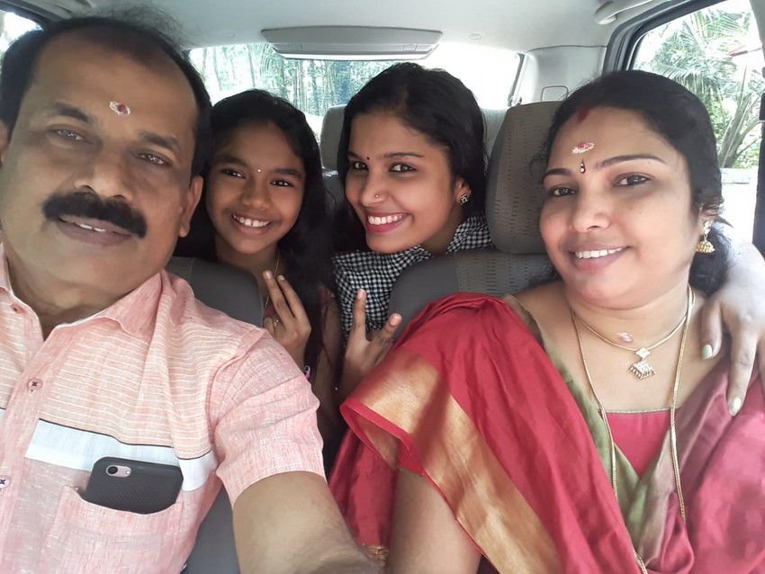 Akhina Shibu age, family, husband, serial, biography 3 Akhina Shibu Family Photos