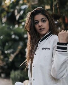 Alaya Furniturewala Photos (2)