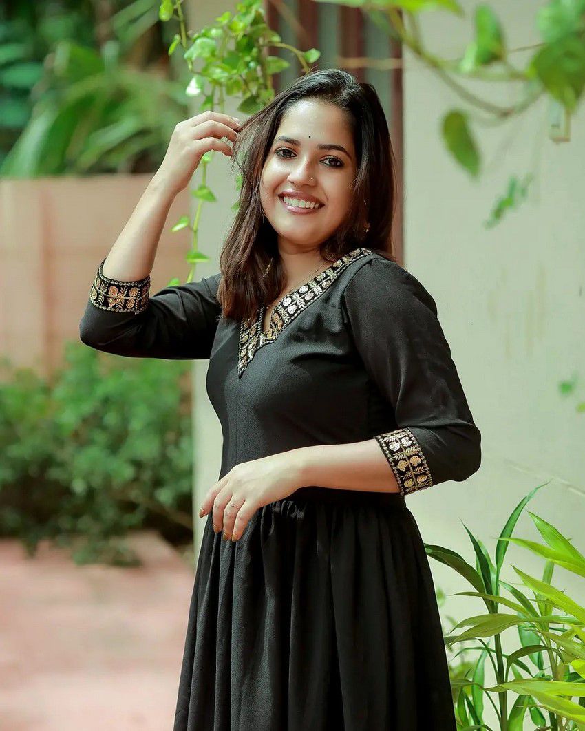 Amrutha Nair Serial Actress Age, Family, Husband, Biography - Breezemasti