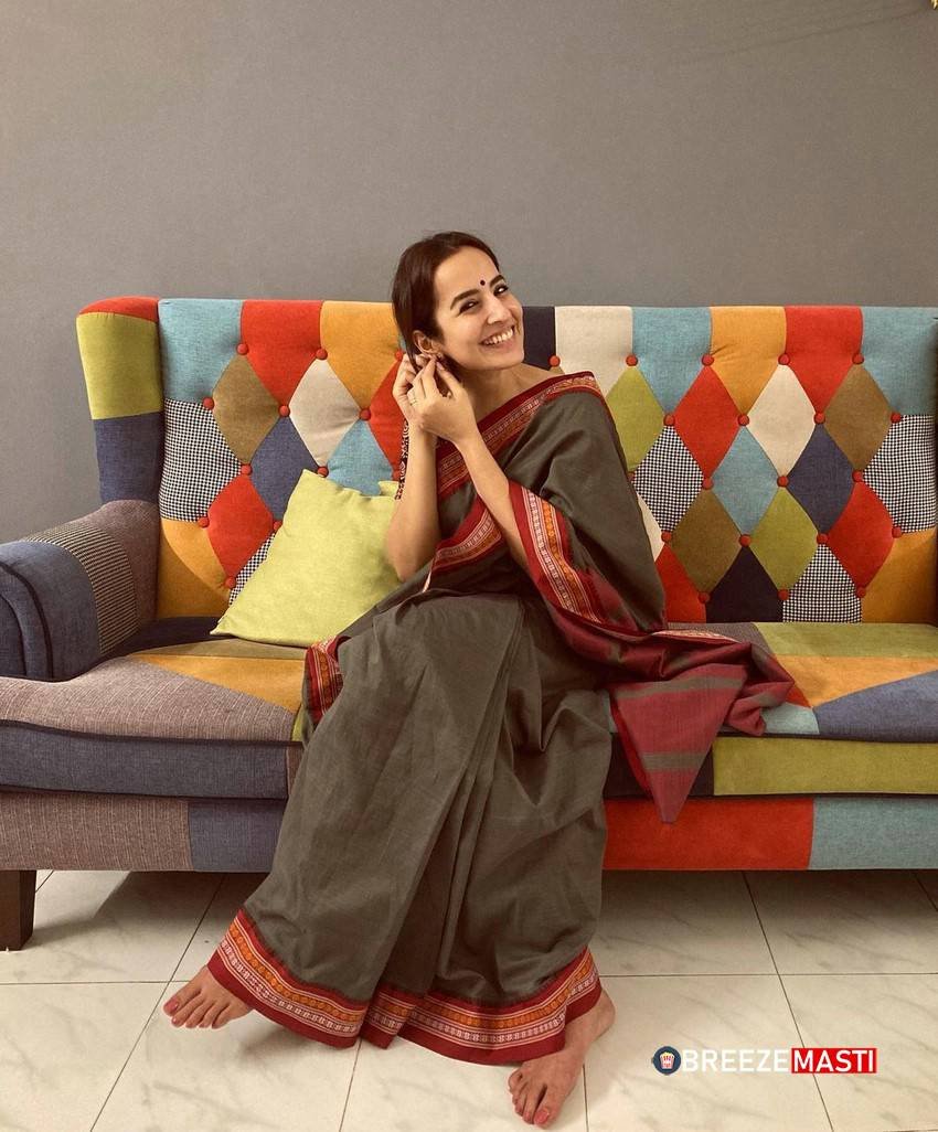 Amrutha Srinivasan Age, Wiki, Family, Movies, Biography 2 Amrutha Srinivasan Actress Images