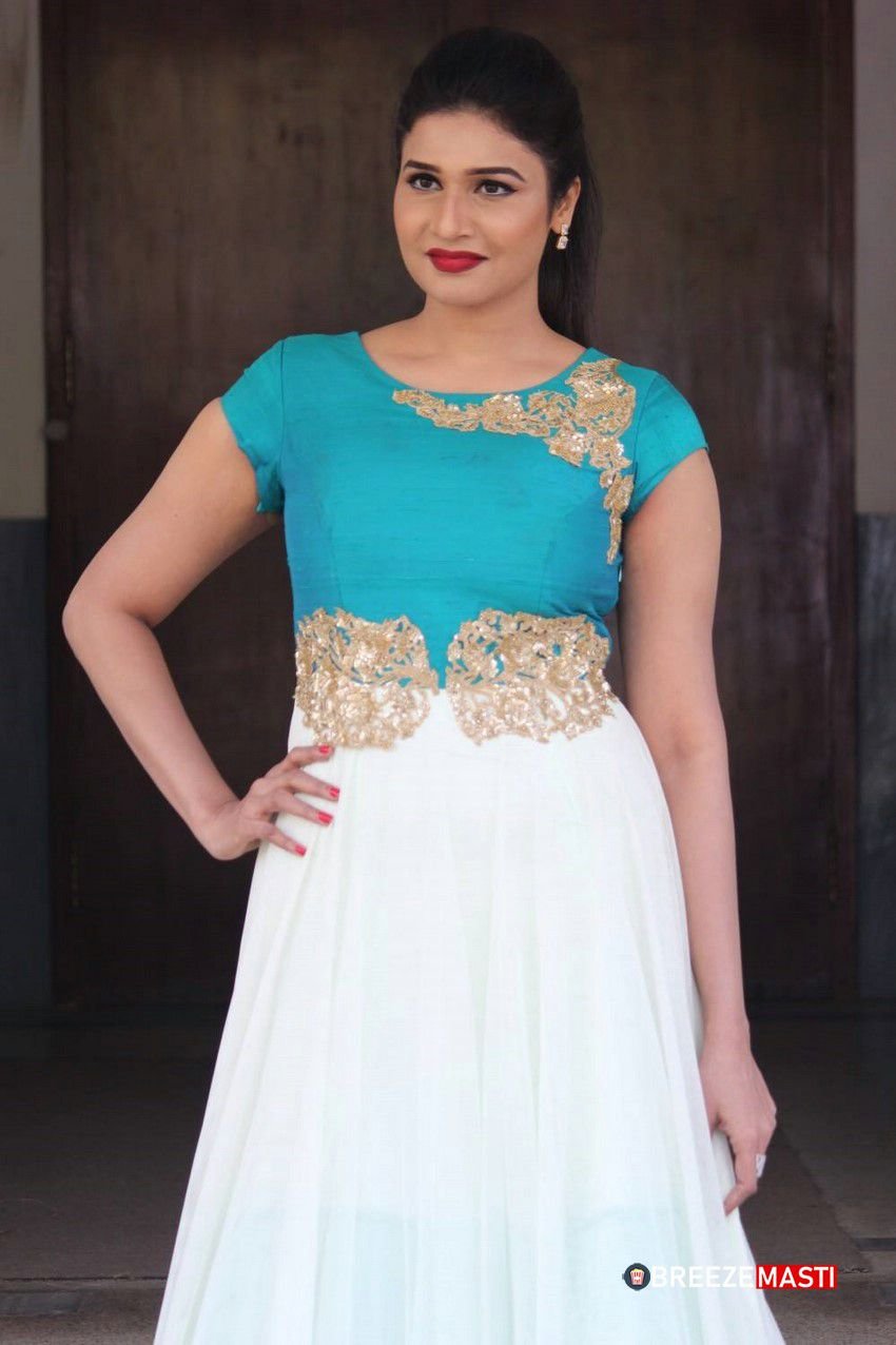 Anjena Kirti Tamil Actress Photos