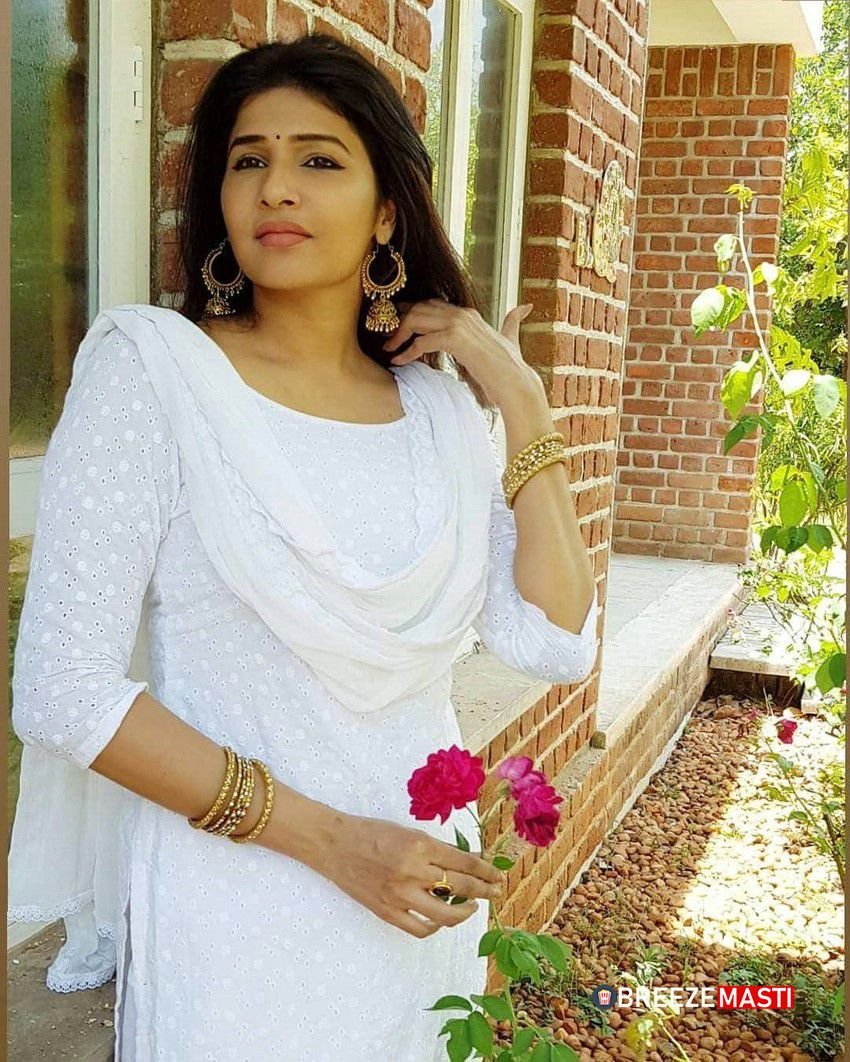Anjena Kirti Tamil Actress Images