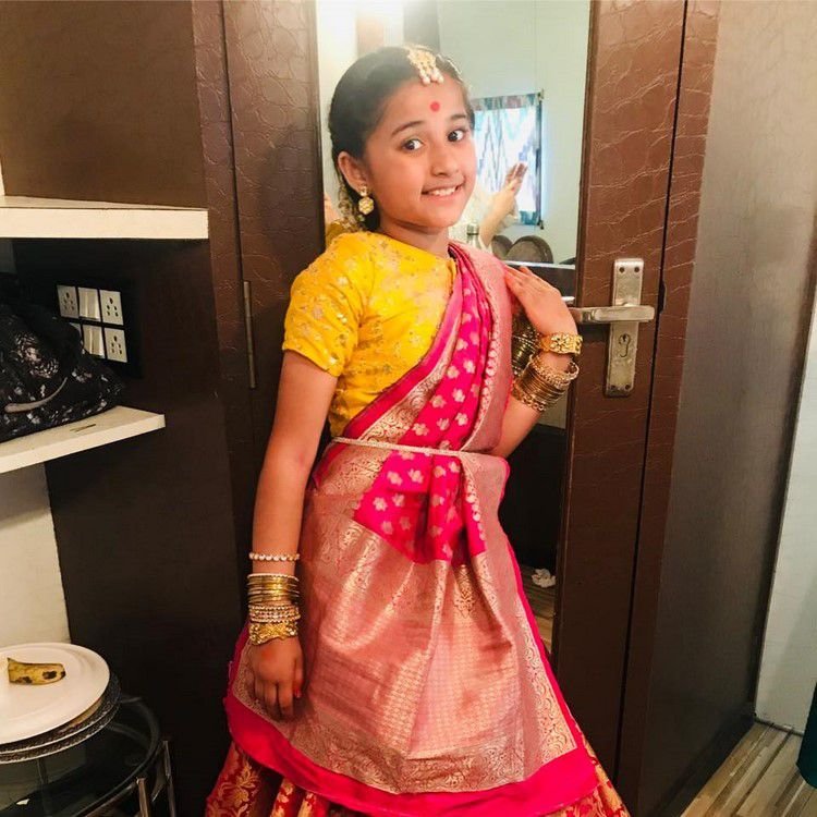 Aura Bhatnagar Badoni Pictures
