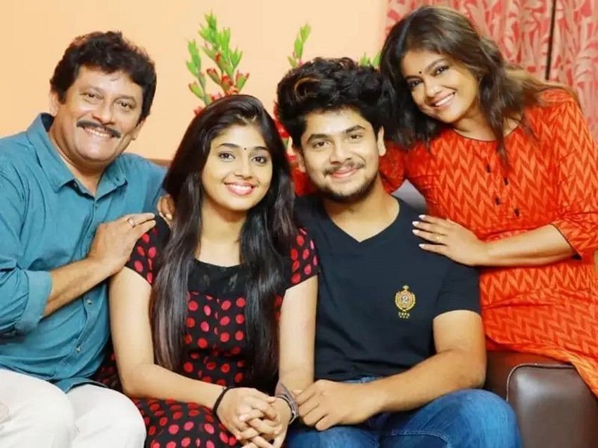Bhagyalakshmi Prabhu Thatteem Mutteem Serial Team (2)