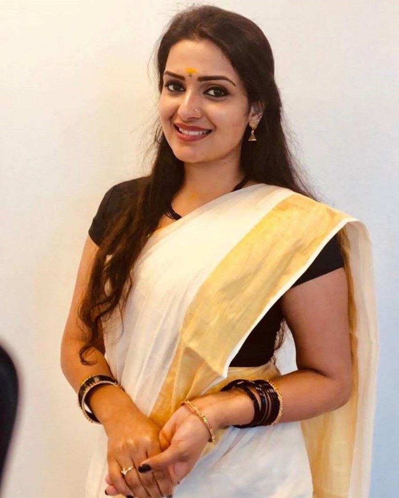 Divya Pillai Actress Pics