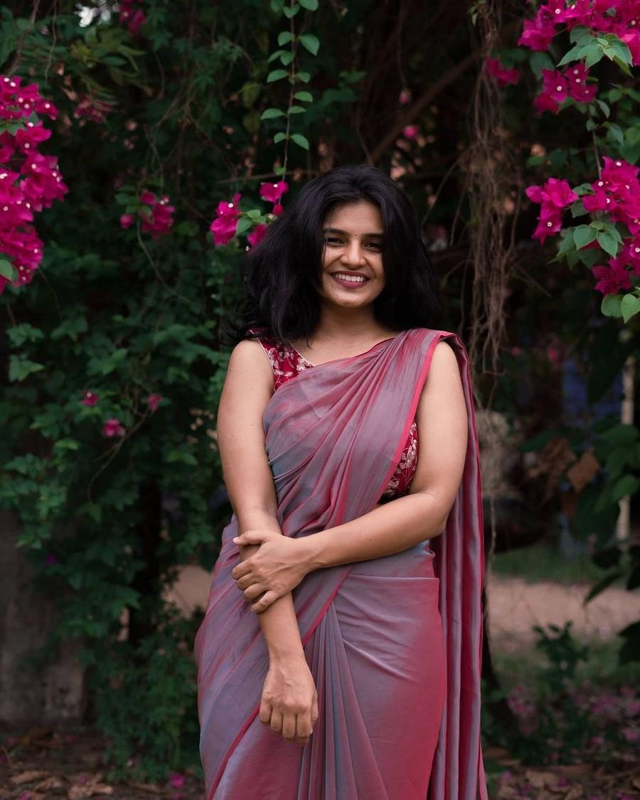 Drishya Dinesh age, family, husband, movies, biography 5 Drishya Dinesh Malayalam Actress Images