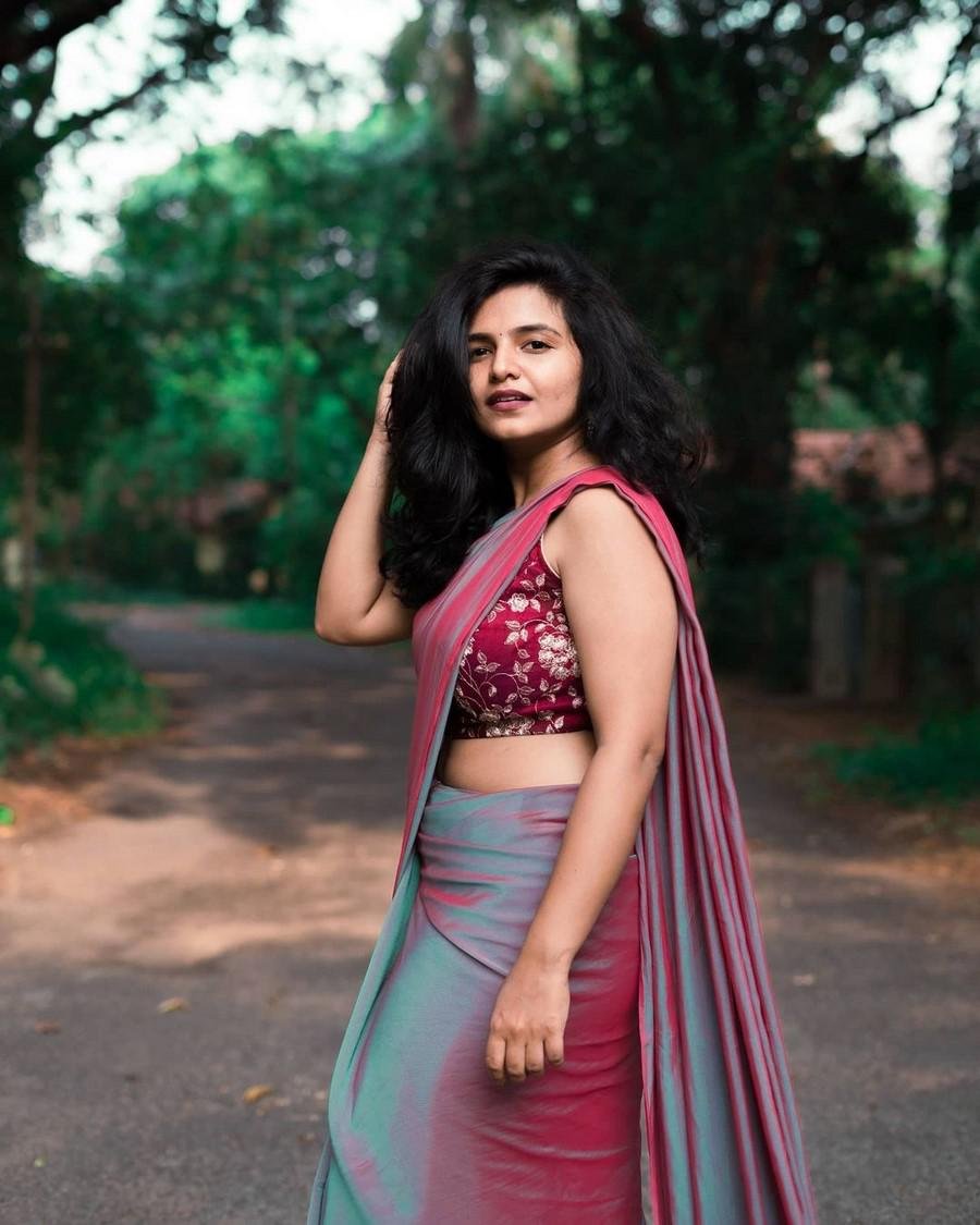Drishya Dinesh age, family, husband, movies, biography 4 Drishya Dinesh Actress Photos
