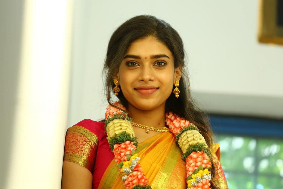 Dushara Vijayan Photos 1