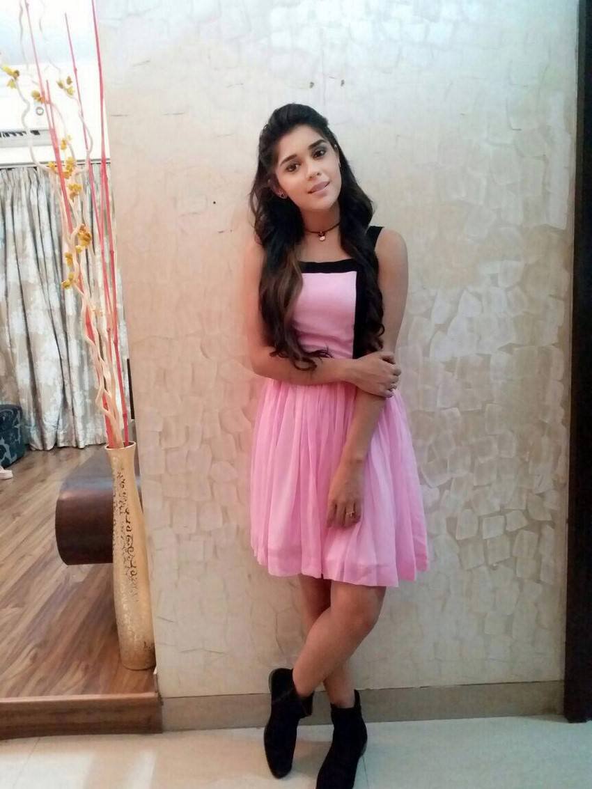Eisha Singh Serial Actress Images