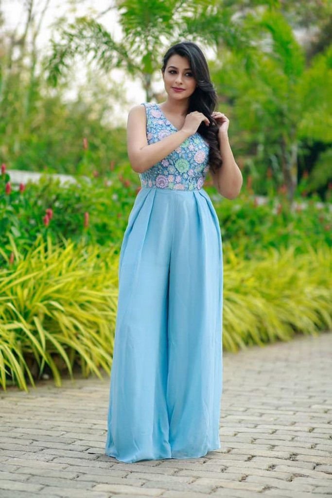 Gaadha Actress Age, Family, Husband, Movies, Biography 4 Gaadha Actress Images (2)