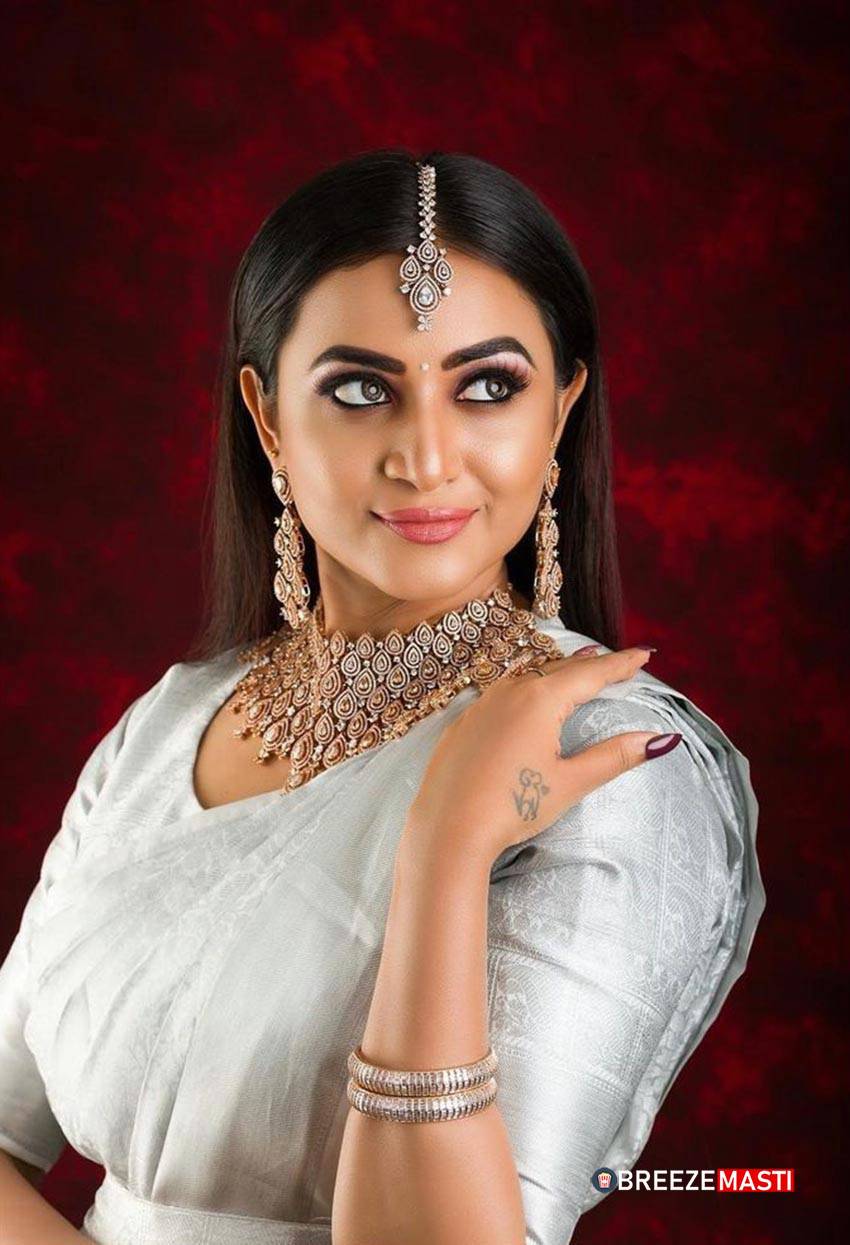 Janani Ashok Kumar Actress Photos