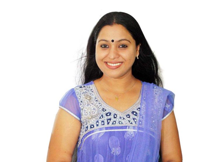 lakshmi-priya-bigg-boss-age-family-husband-biography-breezemasti