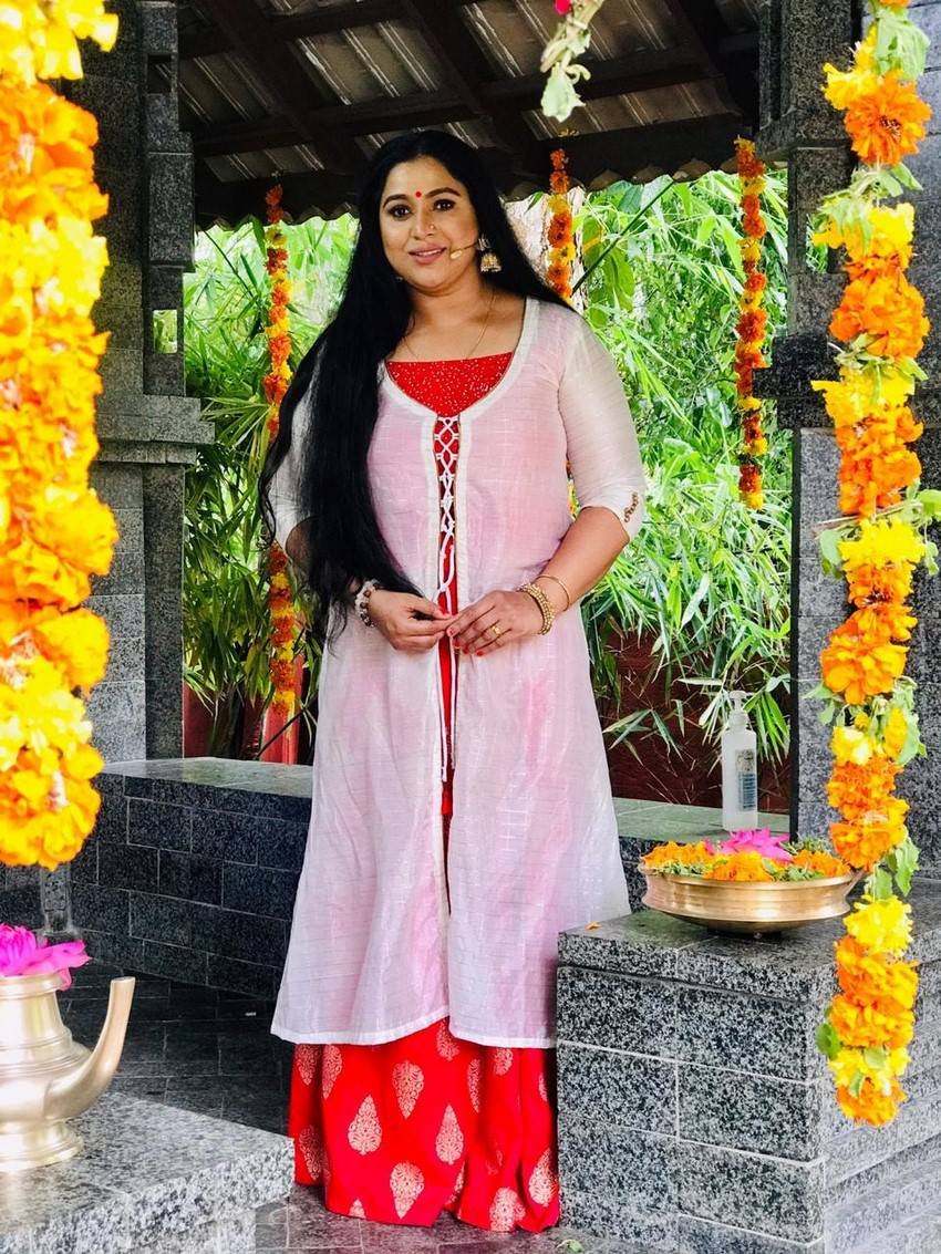 Lakshmi Priya (Bigg Boss) Age, Family, Husband, Biography 4 Lakshmi Priya Malayalam Actress Photoshoot