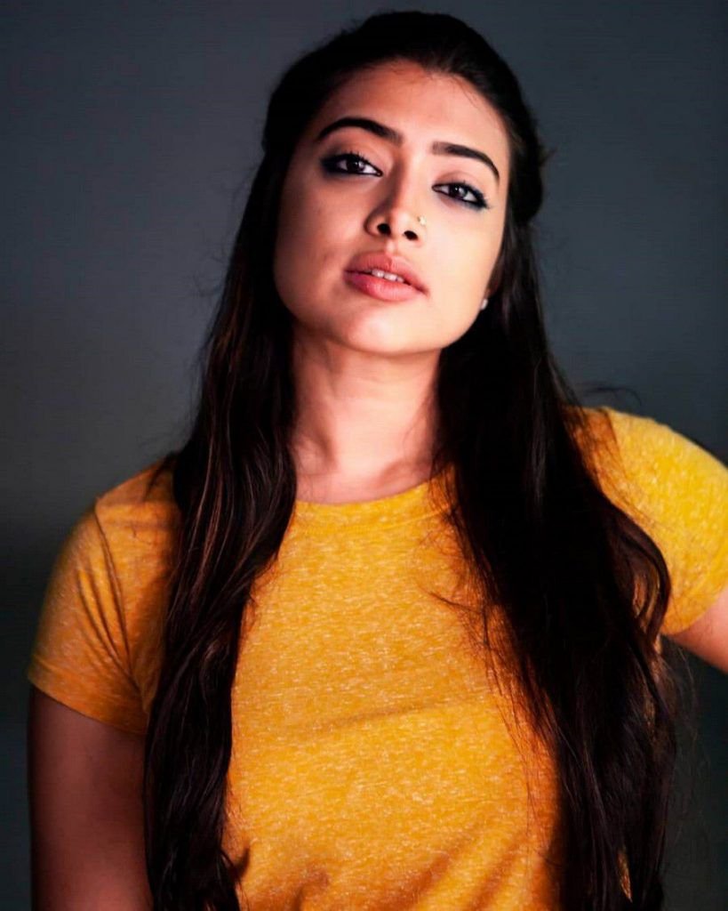 Madhuri Braganza Age, Family, Husband, Movies, Biography 6 Madhuri Braganza Photos