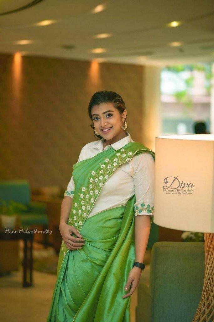 Madhuri Braganza Age, Family, Husband, Movies, Biography 7 Madhuri Braganza Photoshoot