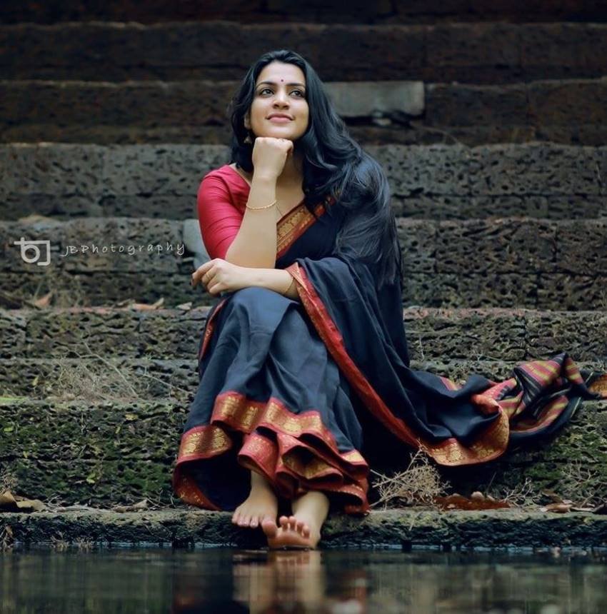 Vanditha Manoharan Age, Husband, Family, Movies, Biography 7 Malayalam Actress Vanditha Manoharan Images (5)