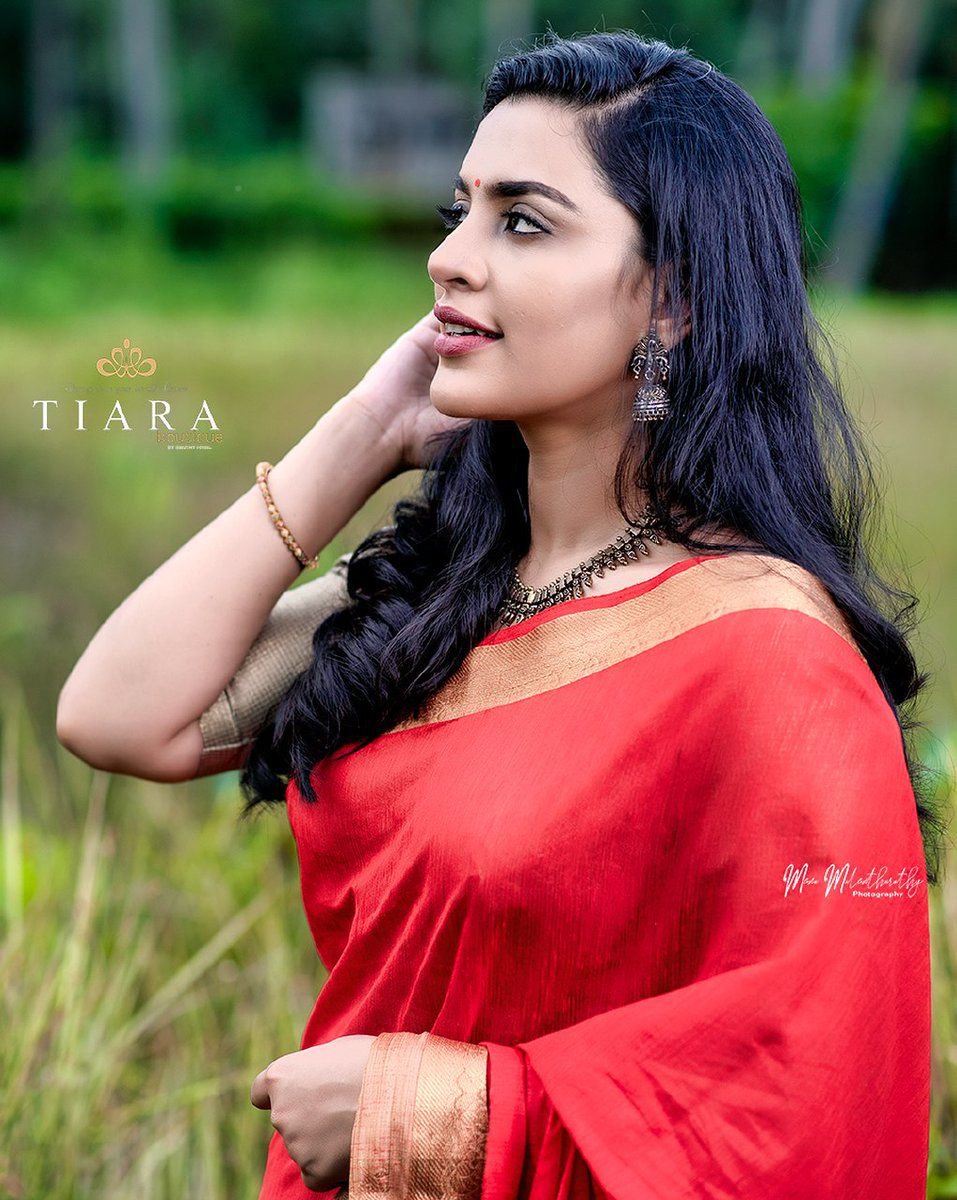 Vanditha Manoharan Age, Husband, Family, Movies, Biography 8 Malayalam Actress Vanditha Manoharan Saree Stills (1)