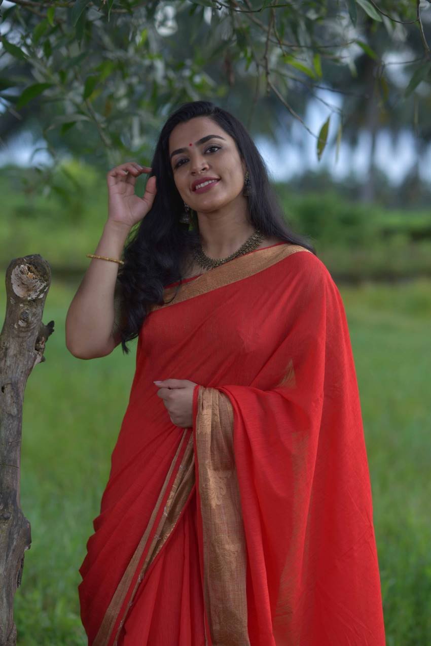 Vanditha Manoharan Age, Husband, Family, Movies, Biography 11 Malayalam Actress Vanditha Manoharan Saree Stills (4)