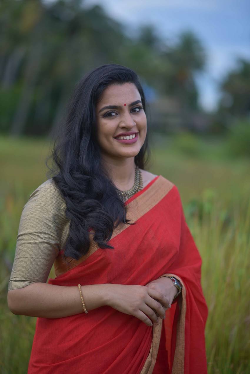 Vanditha Manoharan Age, Husband, Family, Movies, Biography 14 Malayalam Actress Vanditha Manoharan Saree Stills (7)