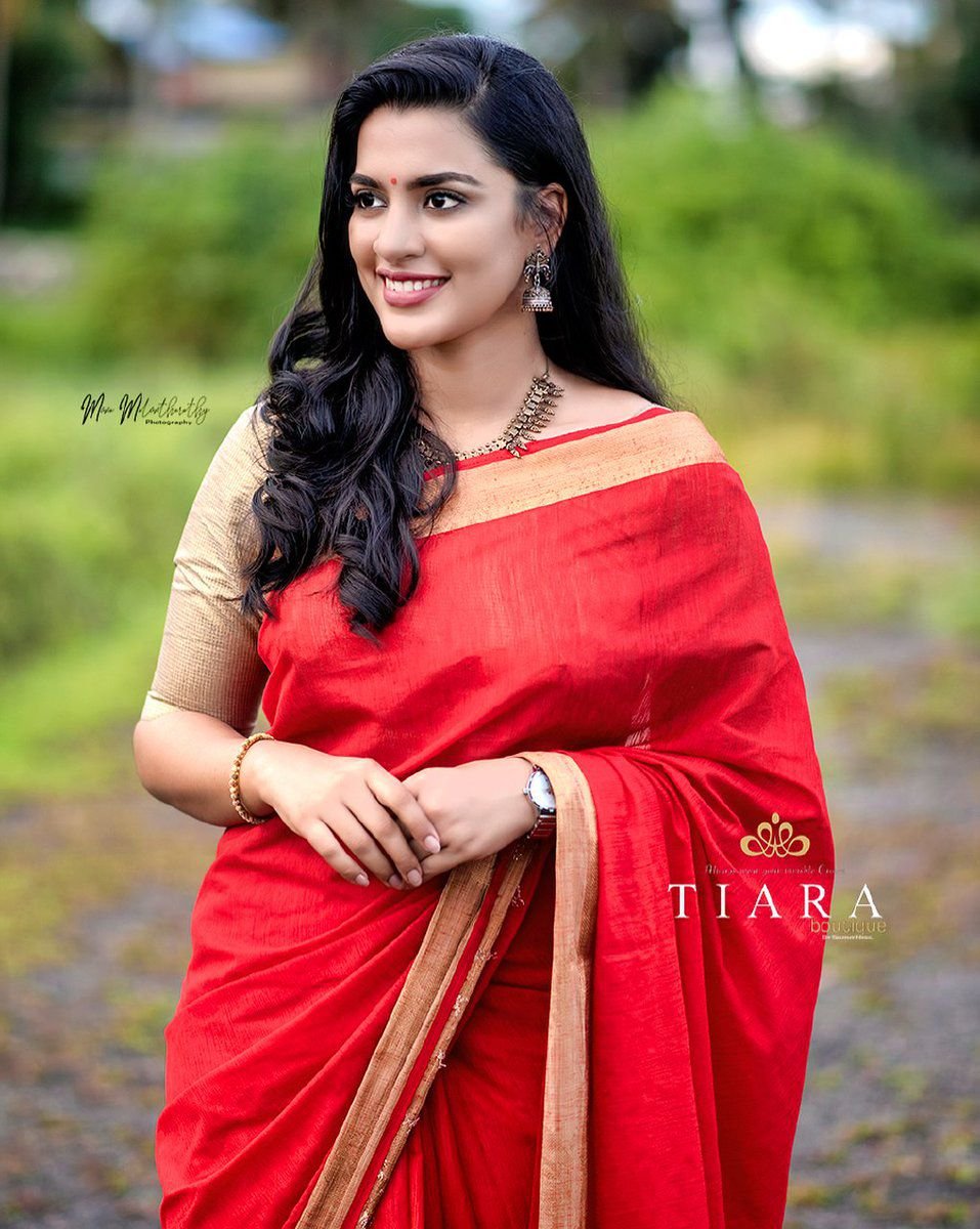 Vanditha Manoharan Age, Husband, Family, Movies, Biography 15 Malayalam Actress Vanditha Manoharan Saree Stills (8)
