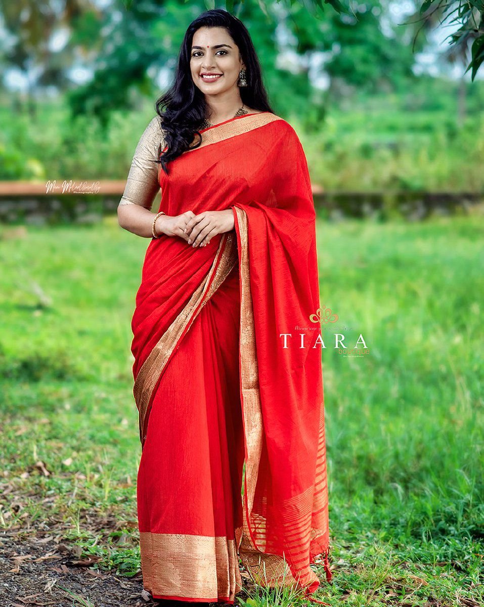 Vanditha Manoharan Age, Husband, Family, Movies, Biography 16 Malayalam Actress Vanditha Manoharan Saree Stills (9)