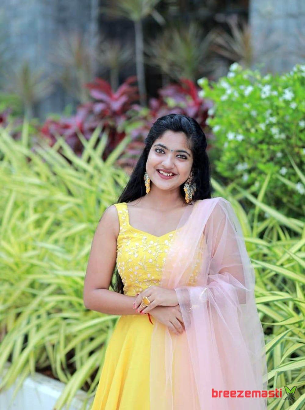 Nandana Varma Cute Photos (2)