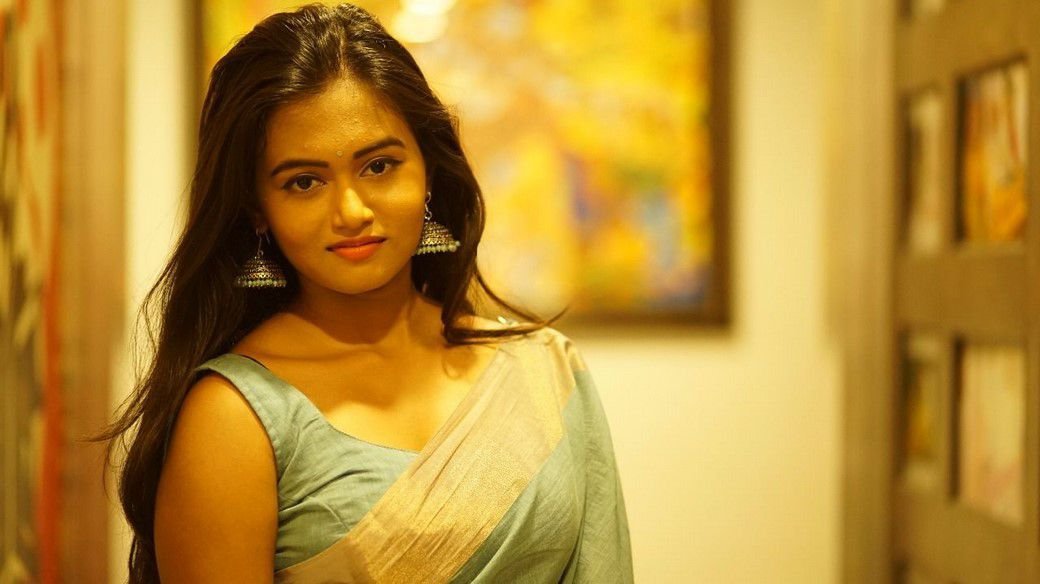 Neethu Vasudevan Hd Wallpaper