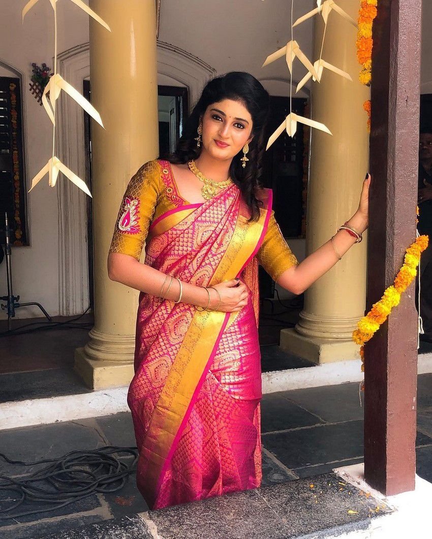 Nimeshika Radhakrishnan Serial Actress Photos