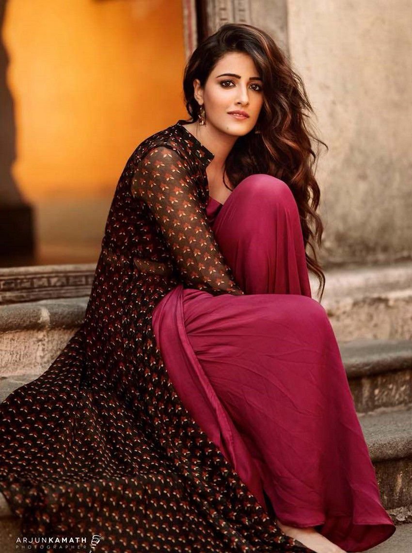 Nupur Sanon age, wiki, height, movies, songs, biography 1 Nupur Sanon Age, Wiki, Height, Movies, Songs, Biography