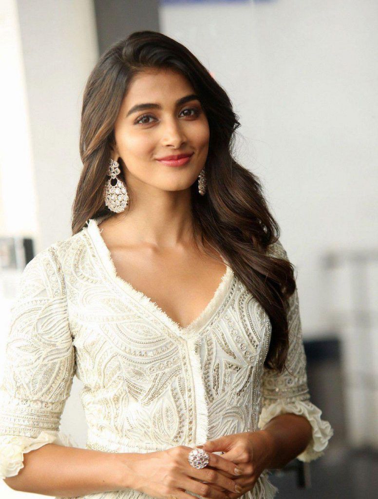 Pooja Hegde Age, Family, Husband, Movies, Biography - BREEZEMASTI