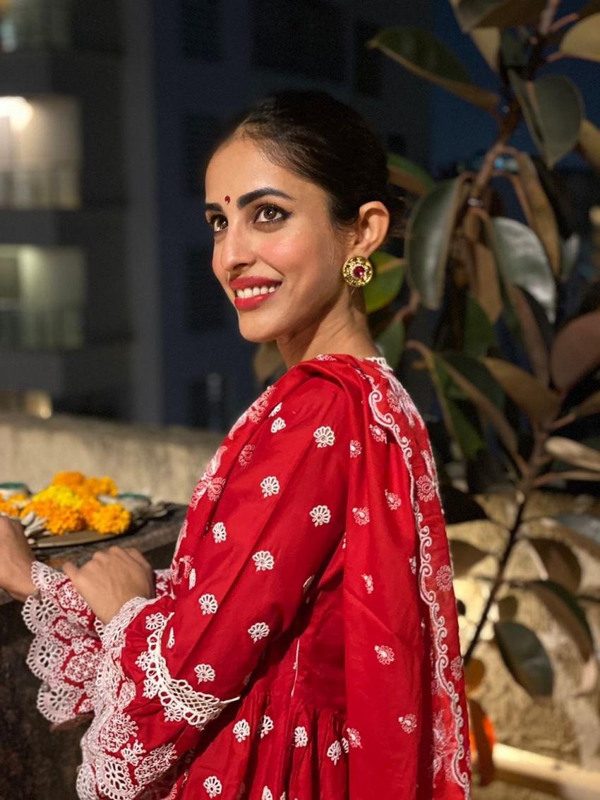 Priya Banerjee Age, Family, Height, Husband, Movies, Biography 4 Priya Banerjee Actress Photos