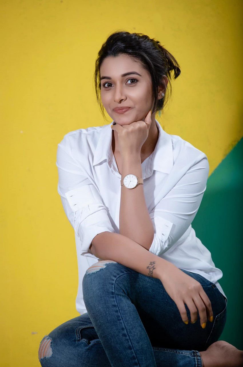 Priya Bhavani Shankar Age, Parents, Husband, Movies, Biography 4 Priya Bhavani Shankar Actress Photoshoot