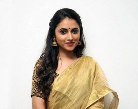 Riythvika (Tamil Actress) Age, Family, Husband, Movies, Biography ...