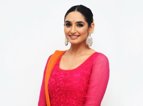 Ragini Dwivedi Age, Family, Husband, Movies, Biography - BREEZEMASTI