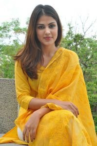 Rhea Chakraborty New Phtoos (1)