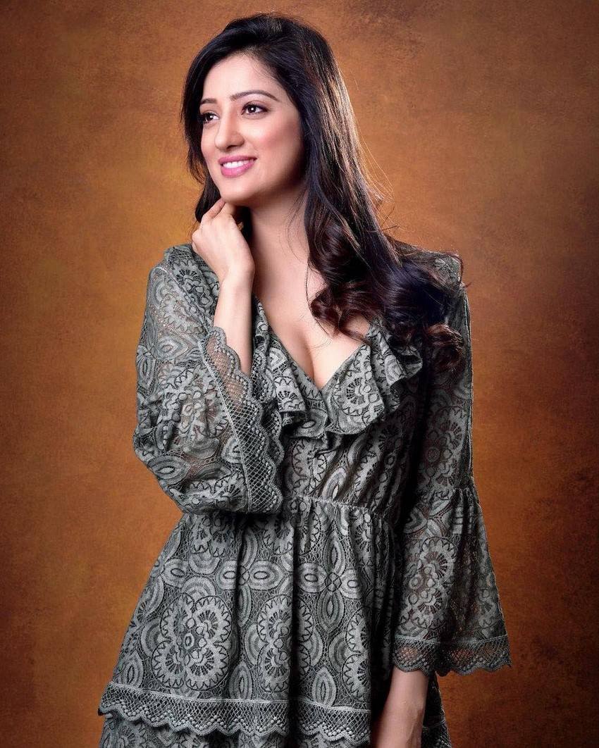 Richa Panai Age, Family, Husband, Movies, Biography, Wiki 3 Richa Panai Actress Photos