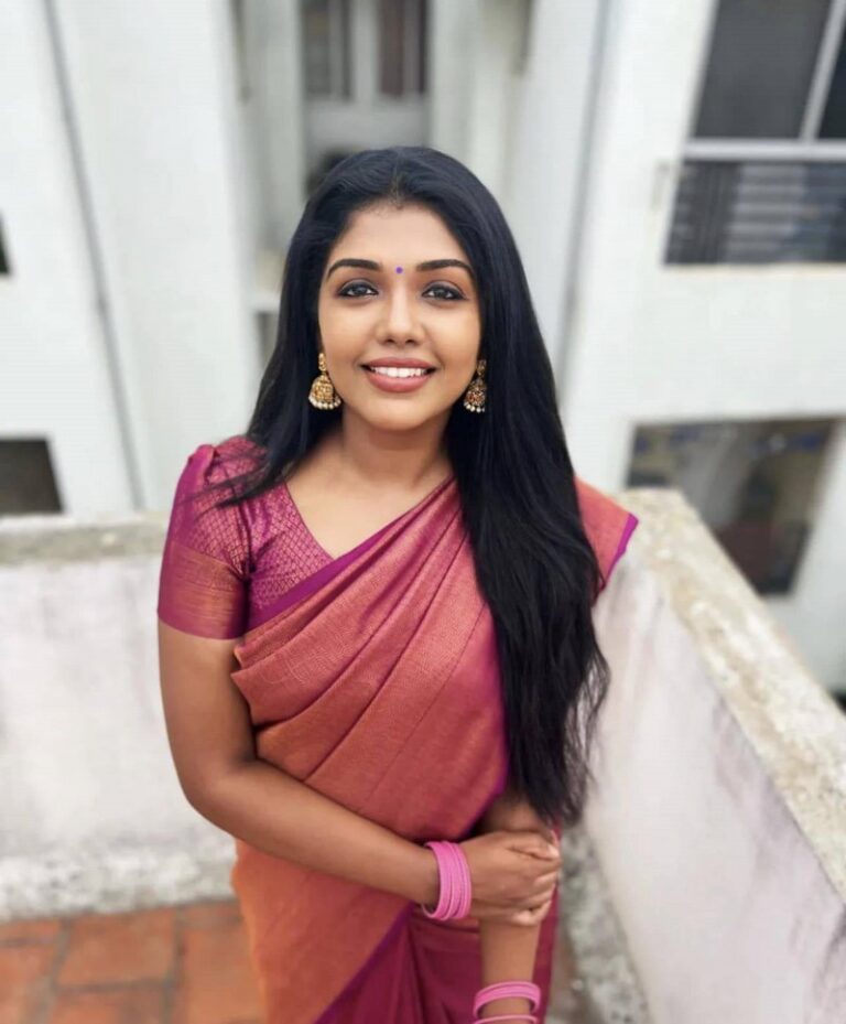 Riythvika (Tamil Actress) Age, Family, Husband, Movies, Biography ...