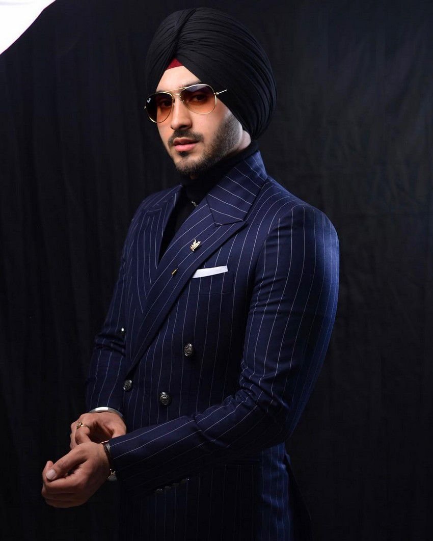 Rohanpreet Singh (Singer) wiki, age, family, wife, biography 2 Rohanpreet Singh Singer Photos Images