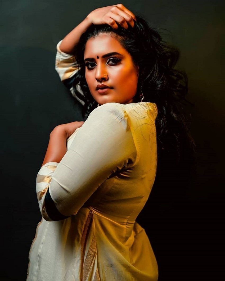 Roshna Ann Roy Malayalam Actress Photos