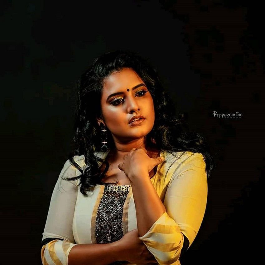 Roshna Ann Roy Images