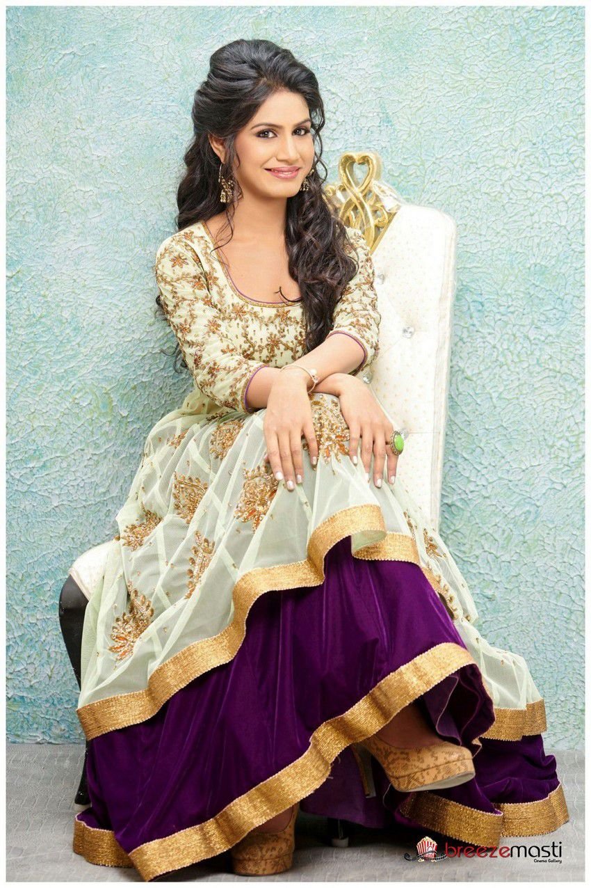 Satvi Lingala Actress Pictures 3