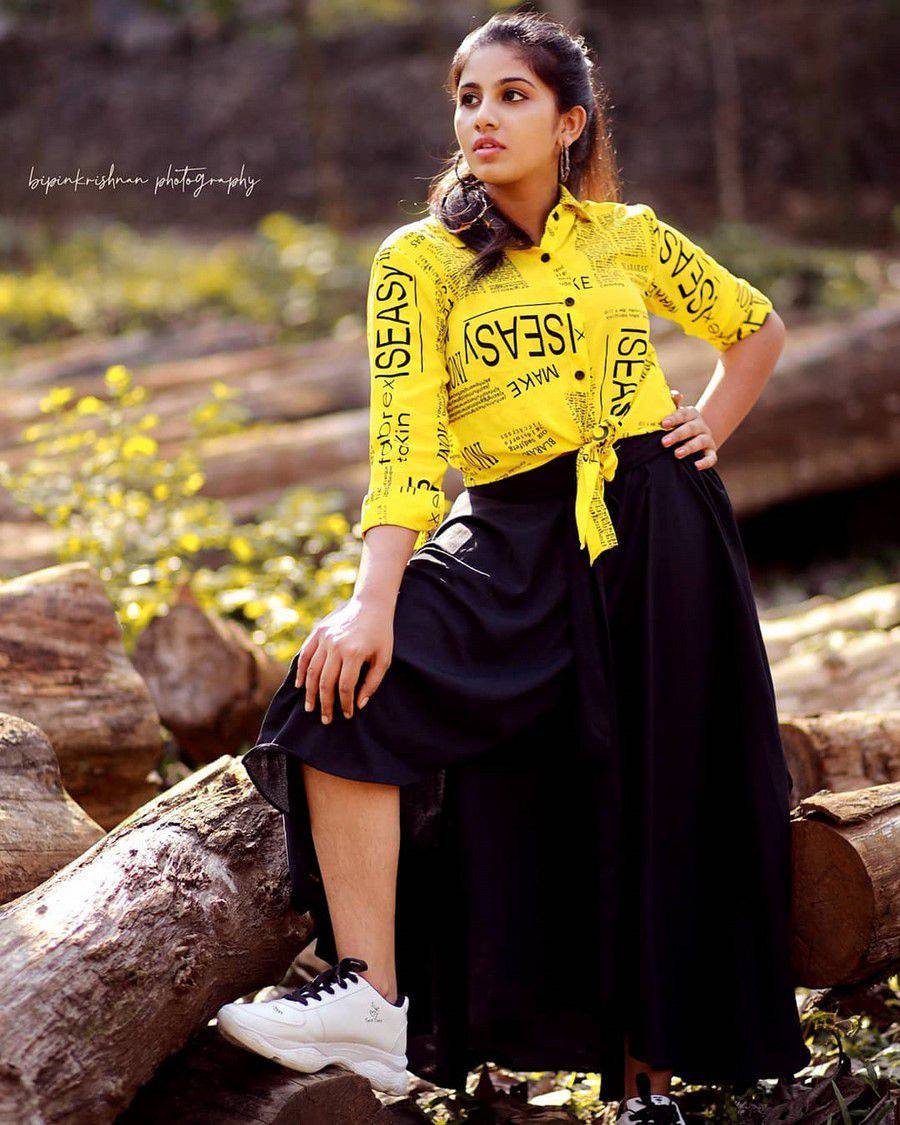 Serial Actress Maneesha Mahesh Pics
