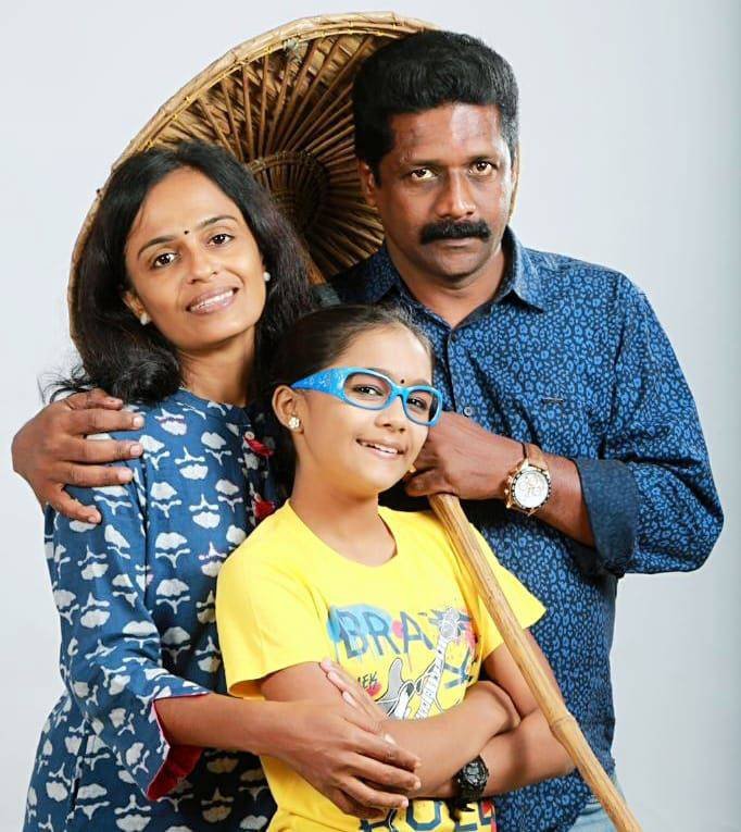 Shivani Menon Age, Family, Movies, Serial, Biography, Wiki 2 Shivani Menon With Family